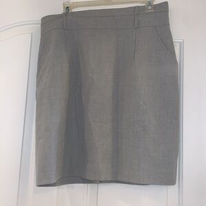 Gianni Bini size 12 grey zippered skirt with pockets